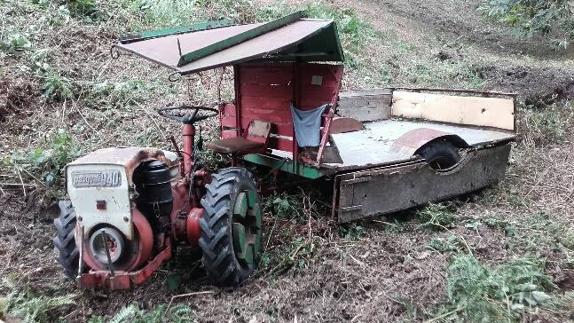 Herido al volcar con el tractor que conducía en Villaviciosa